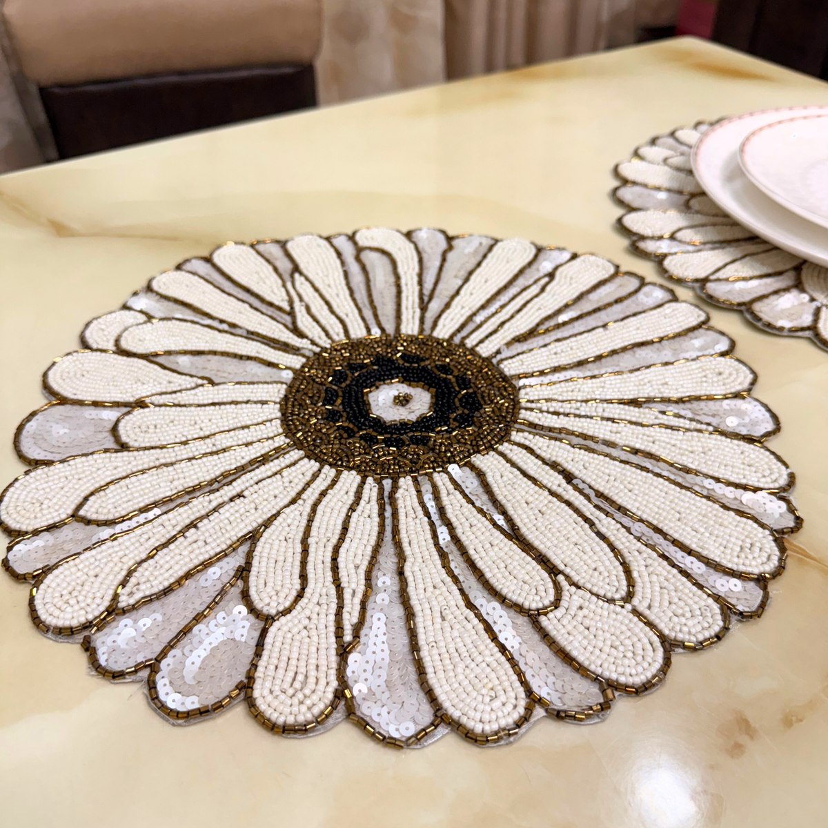 White Daisy Table Placement (Set of 2)- 12 Inch